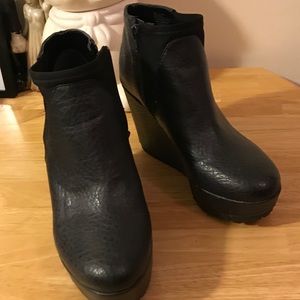 Simply Vera Navy blue heel ankle boots, 8.5.